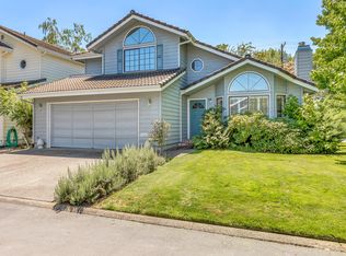 905 SE Mystic Dr, Grants Pass, OR