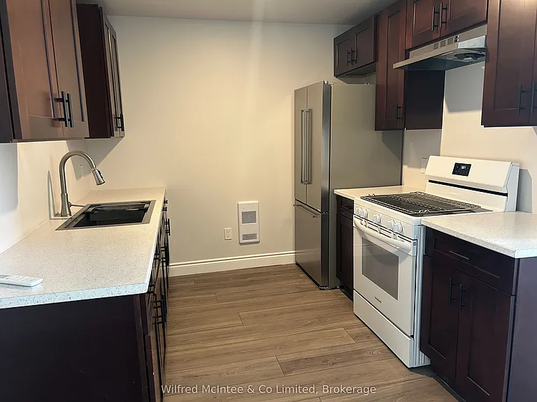 380 1st Ave N #12 — Photo 3