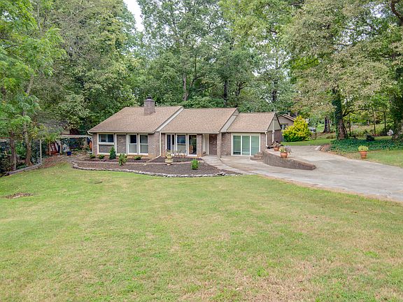 2nd image of 1601 River Crest Dr