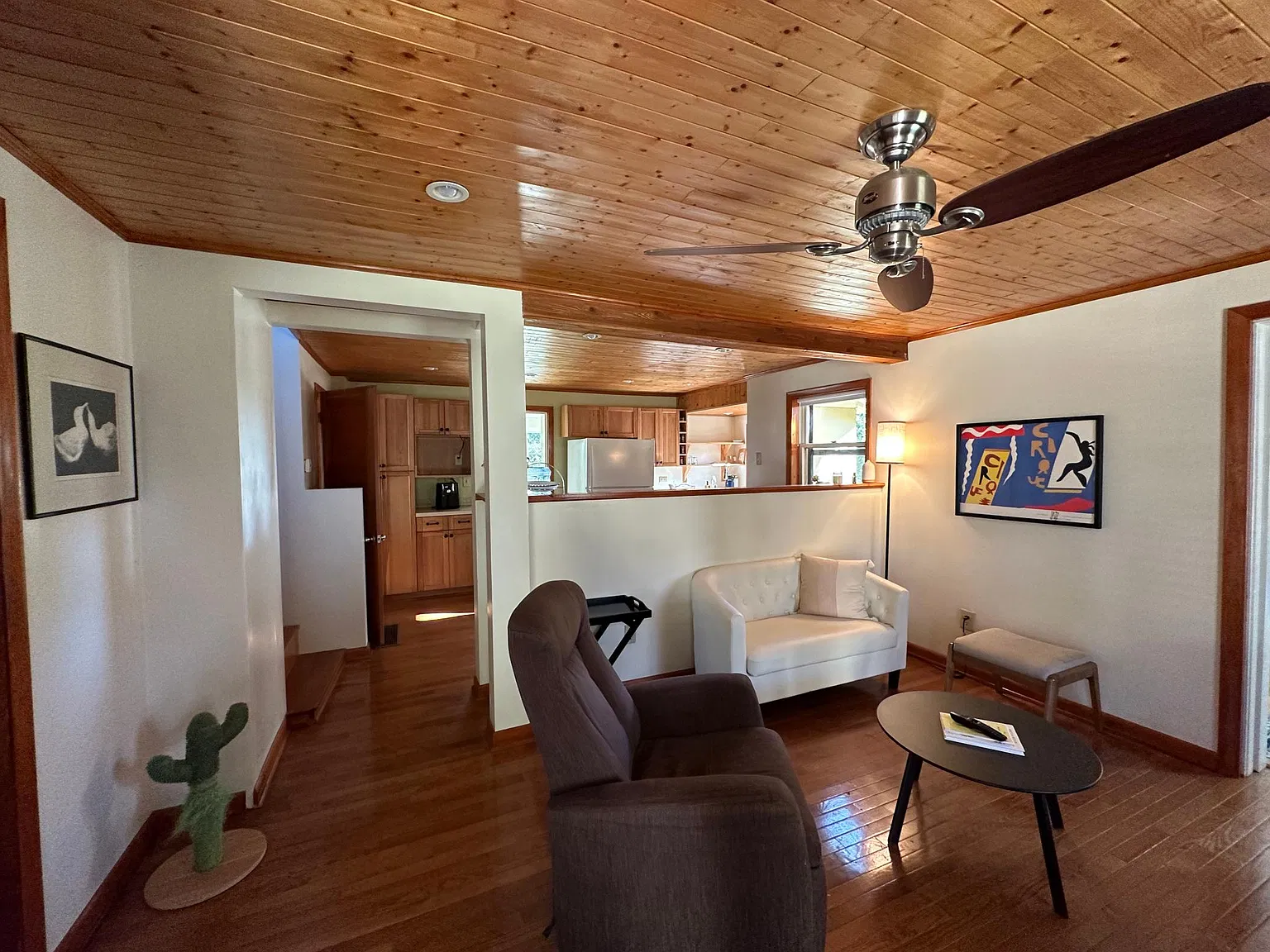 3 bed, 1100 sqft, $2,412 — Photo 4