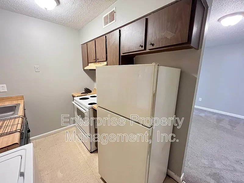2 bed, 1.0 bath, 968 sqft, $895 — Photo 4