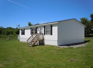 692 Prospect St, Champlain, NY 12919