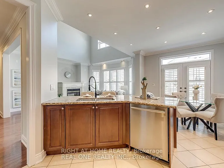 96 Spring Azure Cres — Photo 16