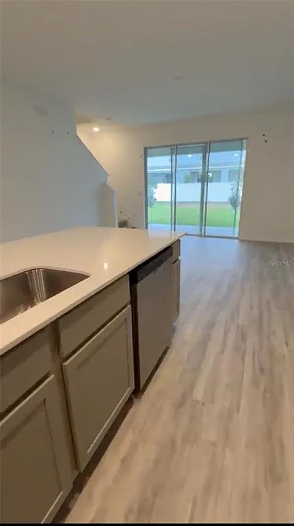 3 bed, 2.5 bath, 1673 sqft, $1,950 — Photo 3