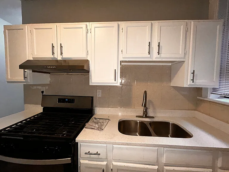 704 E 80th St #2 — Photo 5