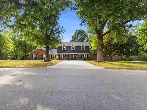 227 Christi Ln, Kernersville, NC 27284