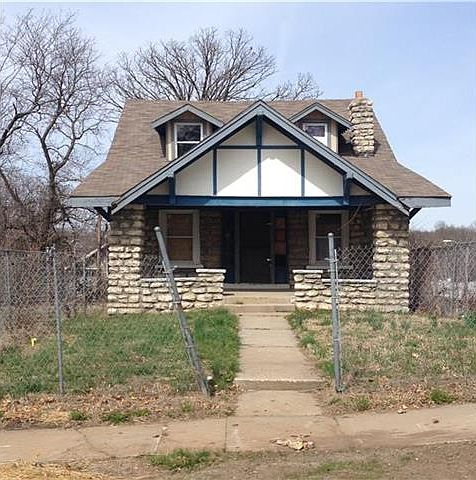 1st image of 2720 E 40th St
