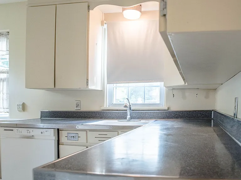 1312 N Woodridge Ave — Photo 4