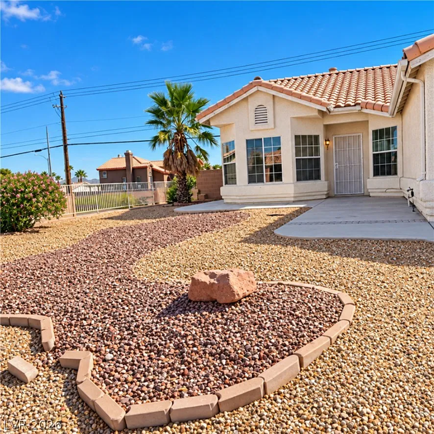 3 bed, 2.0 bath, 1230 sqft, $2,400 — Photo 1