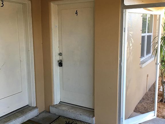 Screened Patio and main entrance