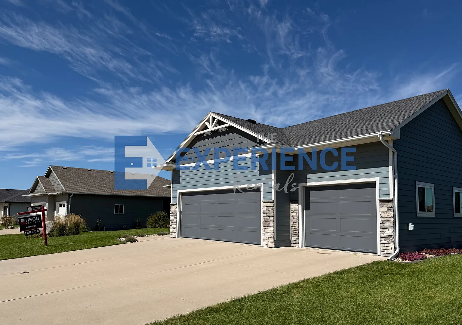 Spacious 5-Bedroom Home with Private Theater & Wet Bar! — Photo 2