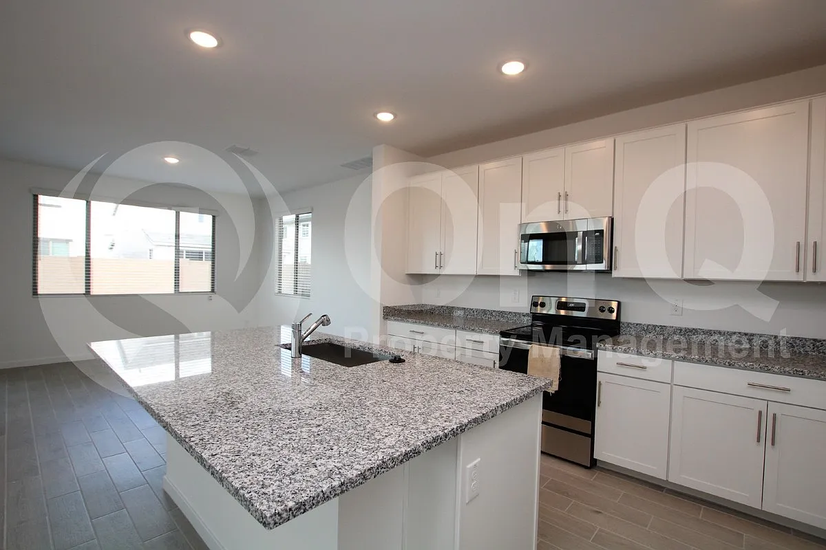 3 bed, 2.5 bath, 1986 sqft, $2,399 — Photo 2