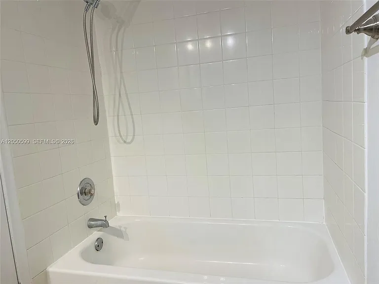 2401 Riverside Dr #114-B — Photo 14