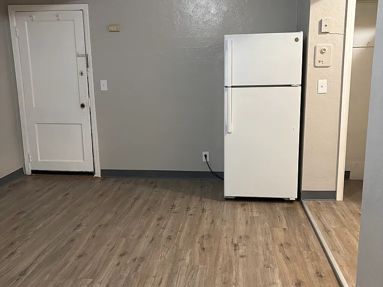 2076 Elm Ave #1 — Photo 5