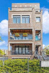 744 W Belmont Ave APT 1R, Chicago, IL, 60657