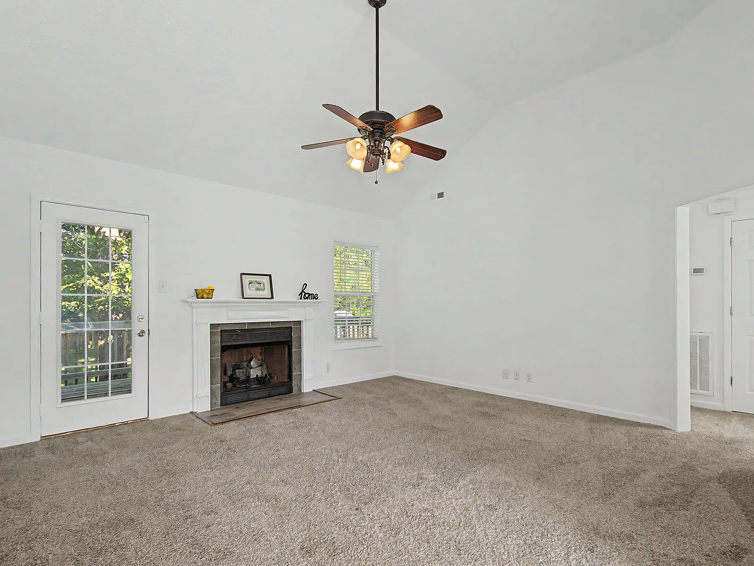 4 bed, 2195 sqft, $2,000 — Photo 4