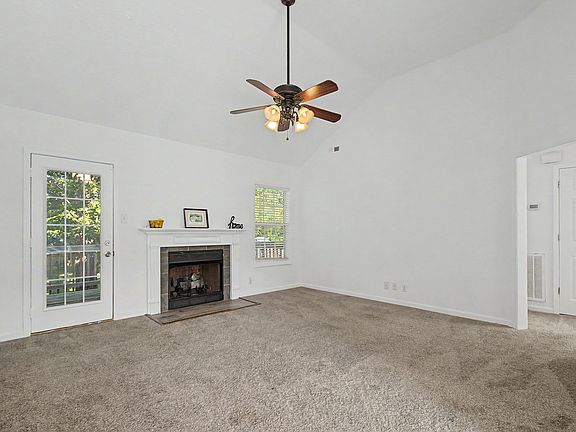 4th image of 1371 Constitution Dr