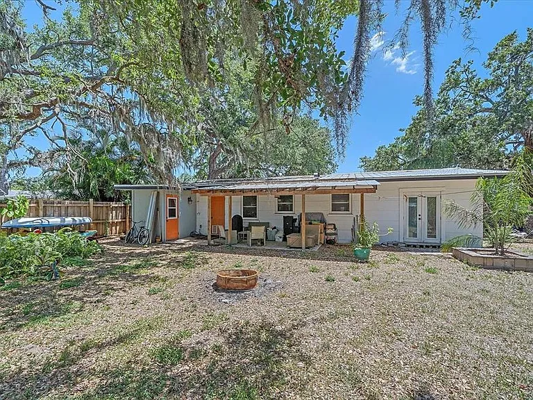 3281 8th St — Photo 23