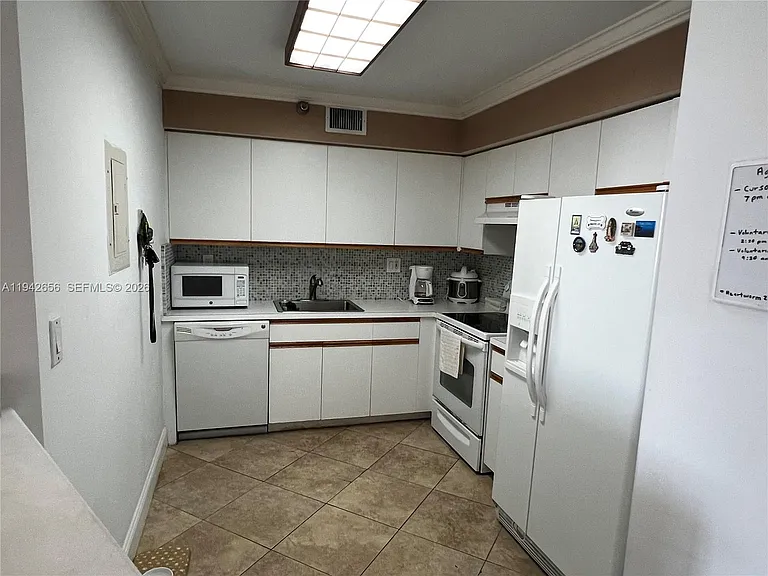 3400 NE 192nd St #2102 — Photo 8