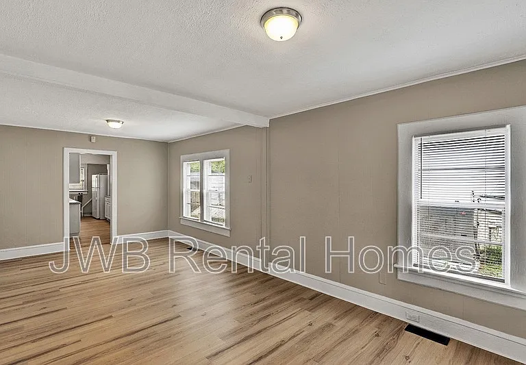 7124 Lorain St — Photo 5