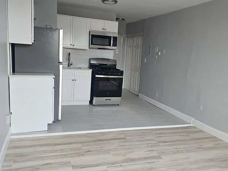 300 Westfield Ave E #2 — Photo 2