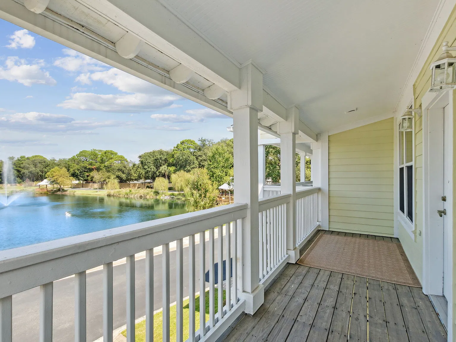 3 bed, 2.5 bath, 1992 sqft, $3,300 — Photo 1