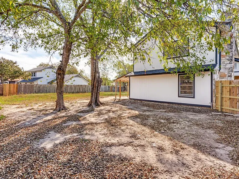 12901 Lamplight Village Ave — Photo 20