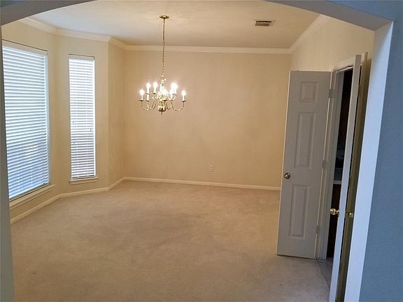 5th image of 2738 Round Hill Ct