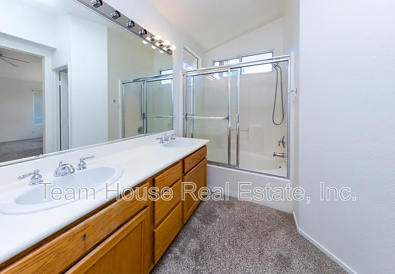 25620 Wordsworth Ln — Photo 17