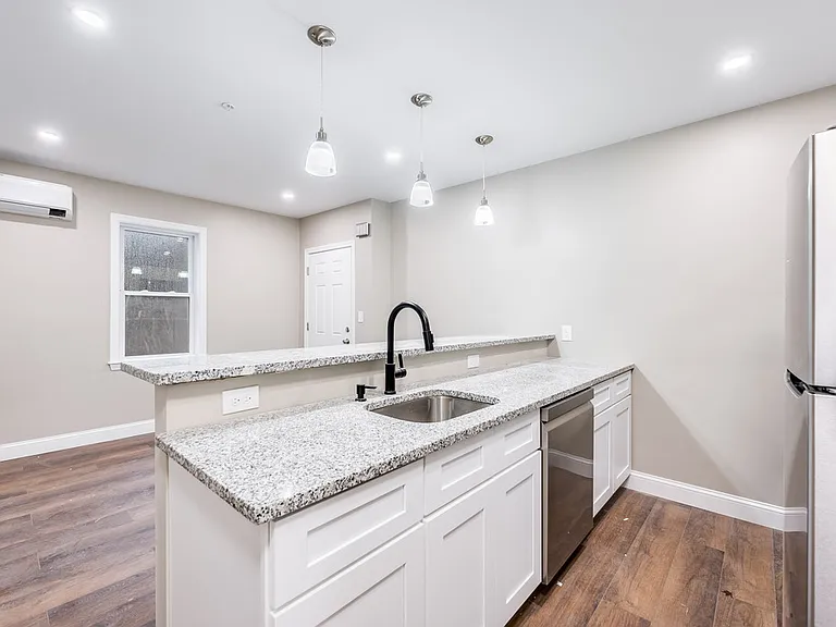 25 Buckley St #1L — Photo 3