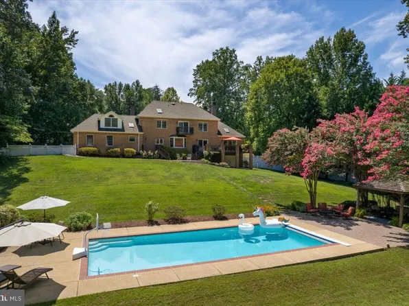 1705 Stone Dr, Huntingtown, MD 20639