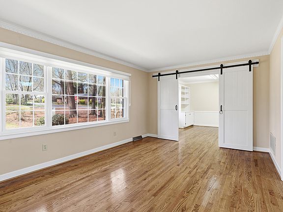 4th image of 128 Paddock Dr