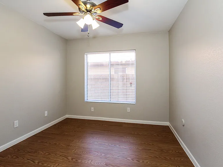 8760 W Melinda Ln — Photo 10
