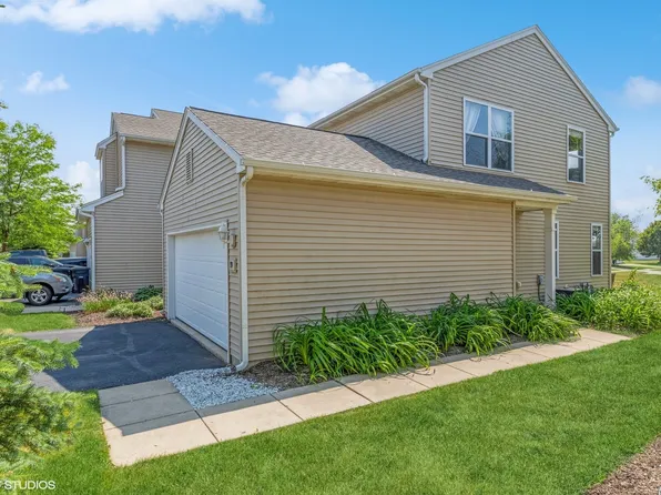 1400 Hunters Ridge Dr Unit 99, Genoa City, WI 53128