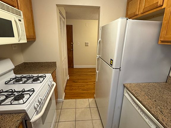 3rd image of 4044 N California Ave #2