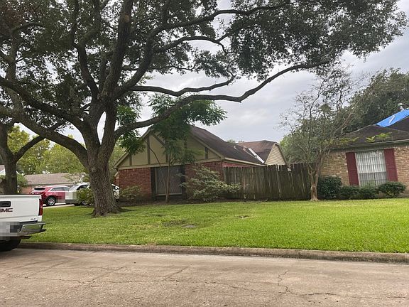 2nd image of 2314 Maplecrest Dr