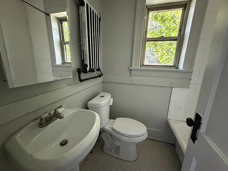 884 Bay St #8 — Photo 4