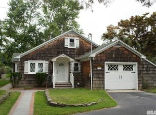 14 Orchard Neck Rd, Center Moriches, NY 11934