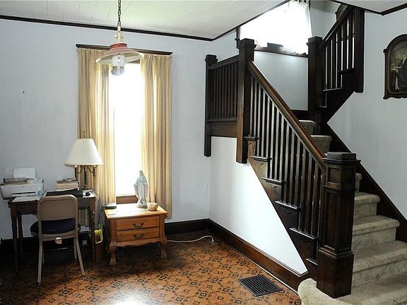 2nd image of 302 N 5th St