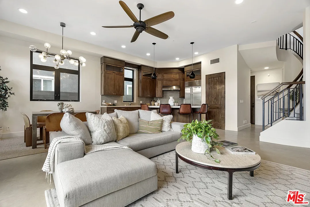 4 bed, 4.5 bath, 2636 sqft, $25,000 — Photo 3