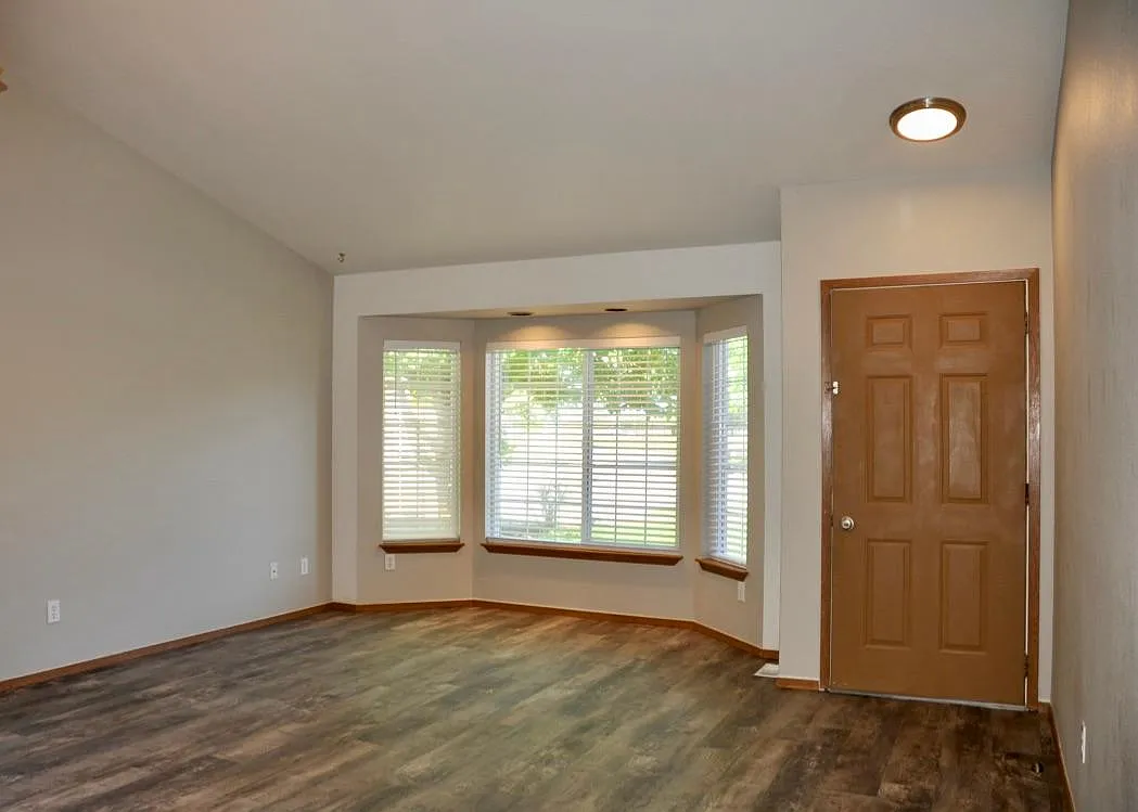 3 bed, 1158 sqft, $1,795 — Photo 4