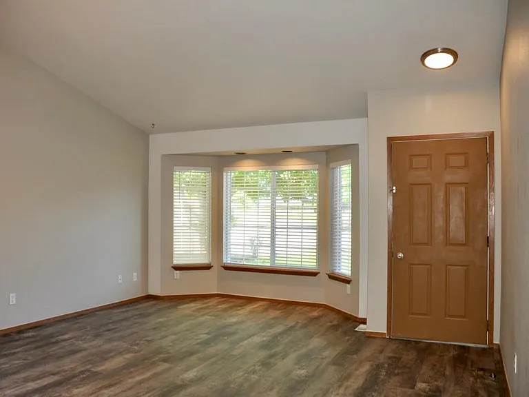 4024 E 2nd Ave #B — Photo 4
