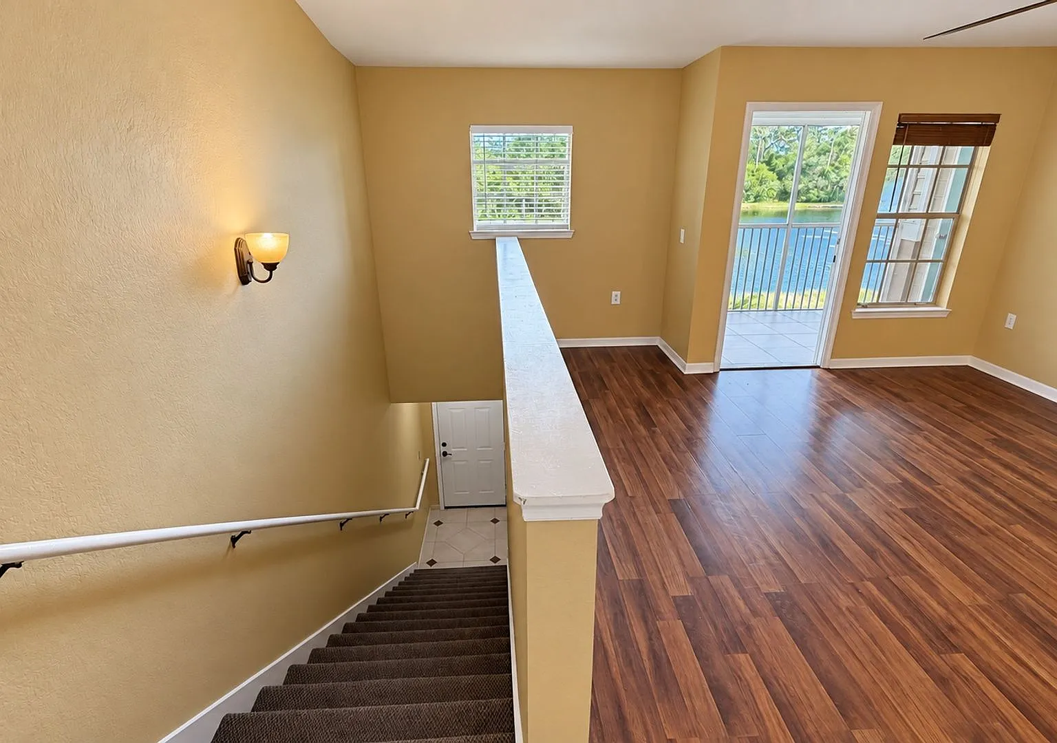 Luxury 2 bedroom 2 bathroom condo with lake views in Lakewood Ranch — Photo 3
