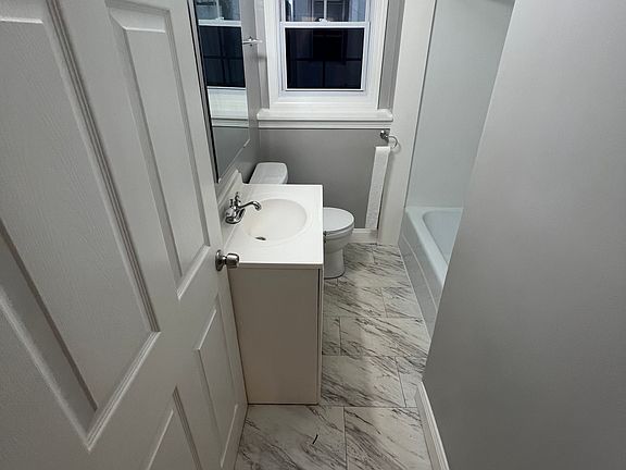 5th image of 62 Viscoloid Ave #2