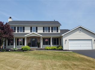 12 Hollow Hill Ln, Rochester, NY 14624