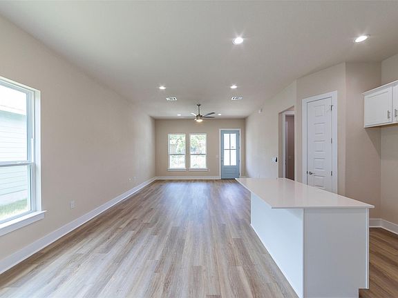 3rd image of 627 Birch Ln