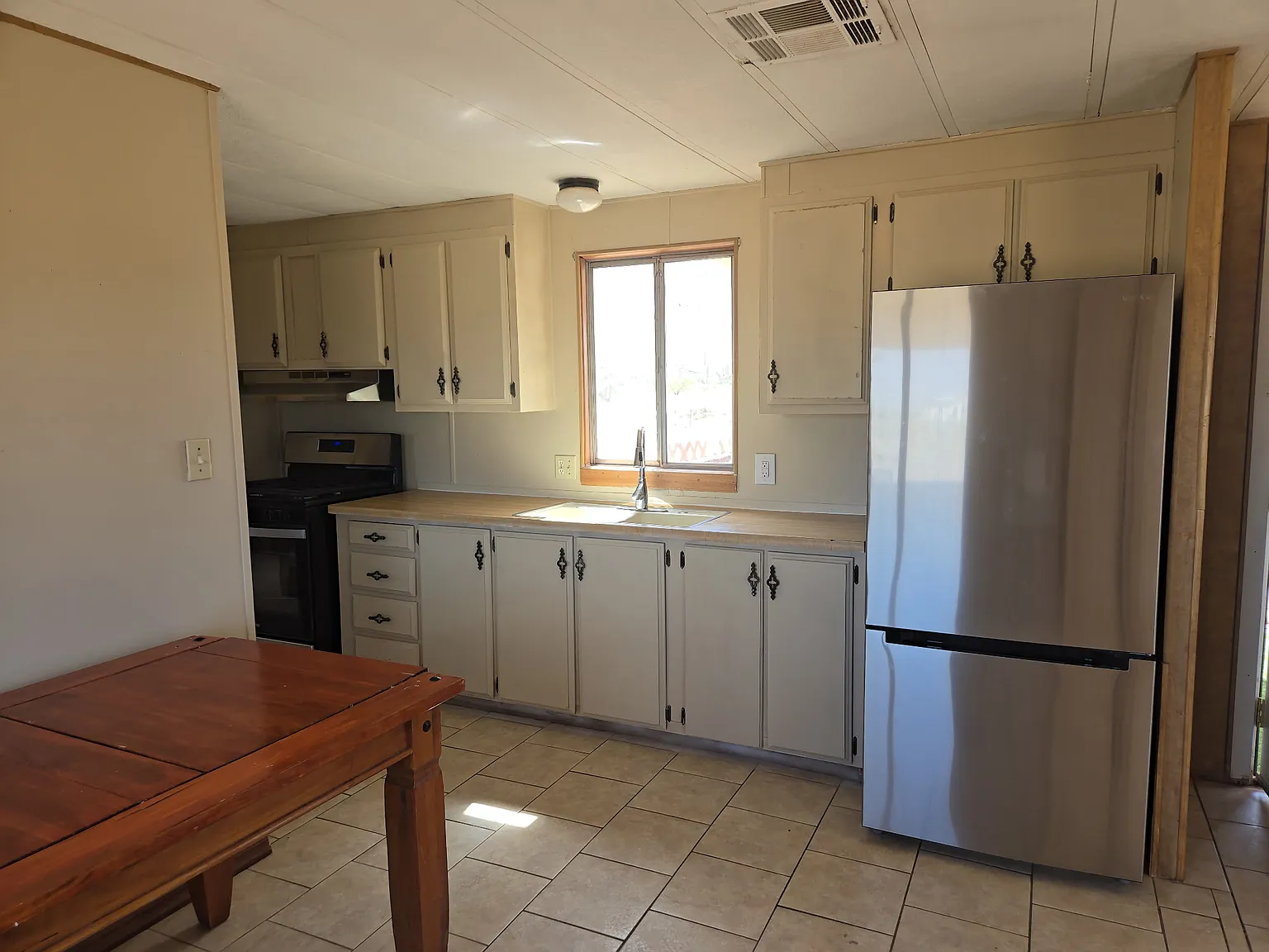 2 bed, $1,100 — Photo 4