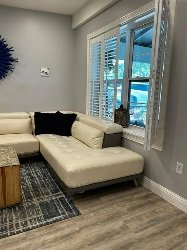 2 bed, 918 sqft, $2,400 — Photo 3