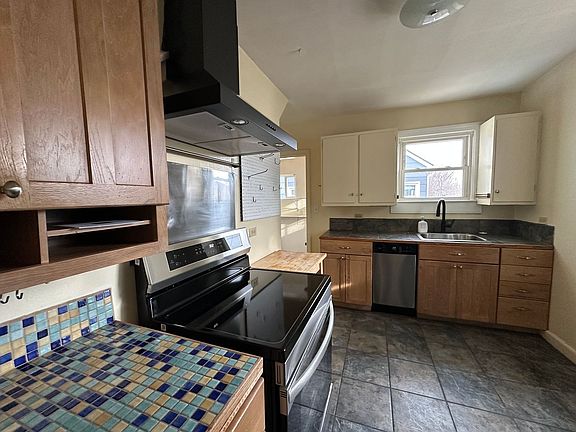 3rd image of 1321 Willow Dr
