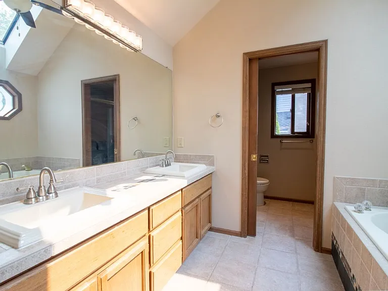 24435 SE 42nd Pl — Photo 23